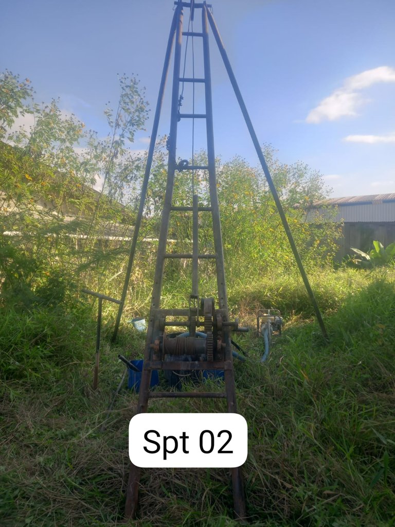 Sondagem SPT em Joinville — mai/2026: tripé de SPT em terreno com vegetação