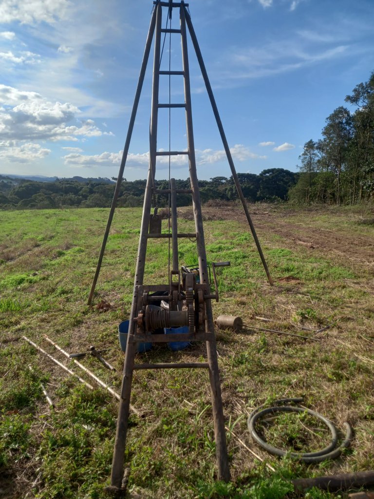 Sondagem SPT em São Bento do Sul — jul/2026: tripé de sondagem SPT em terreno aberto